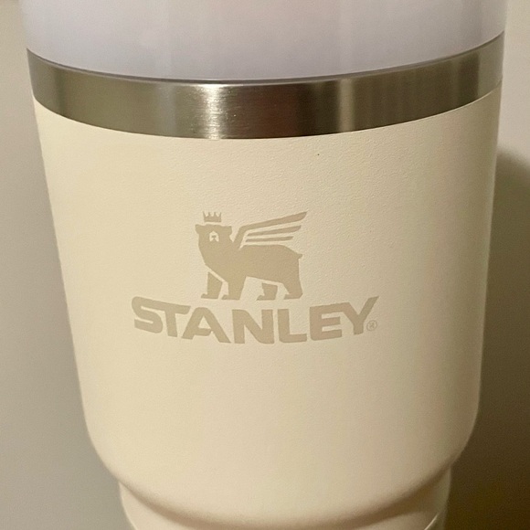 NWT-Stanley 20oz Quencher Cream Tumbler with Straw - Picture 2 of 6